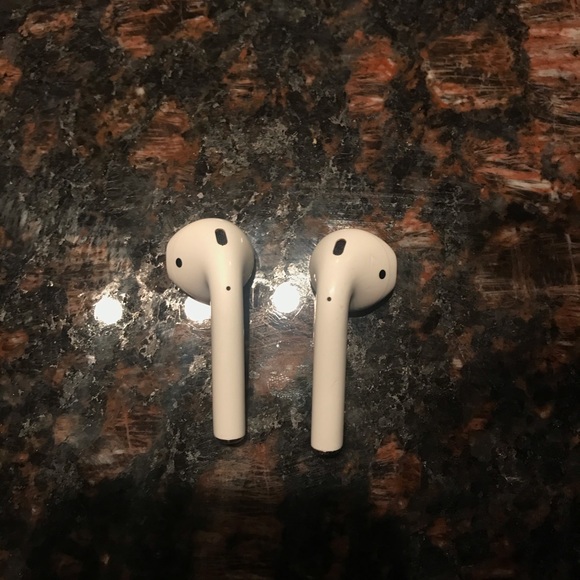 Apple AirPods Gen 1 - Picture 5 of 8